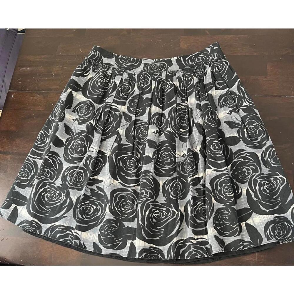 Banana Republic flower skirt size 4